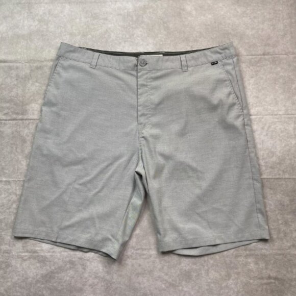Travis Mathew Shorts Men's 40 Gray Golf Chino Stretch Flat Front Casual - Picture 1 of 14